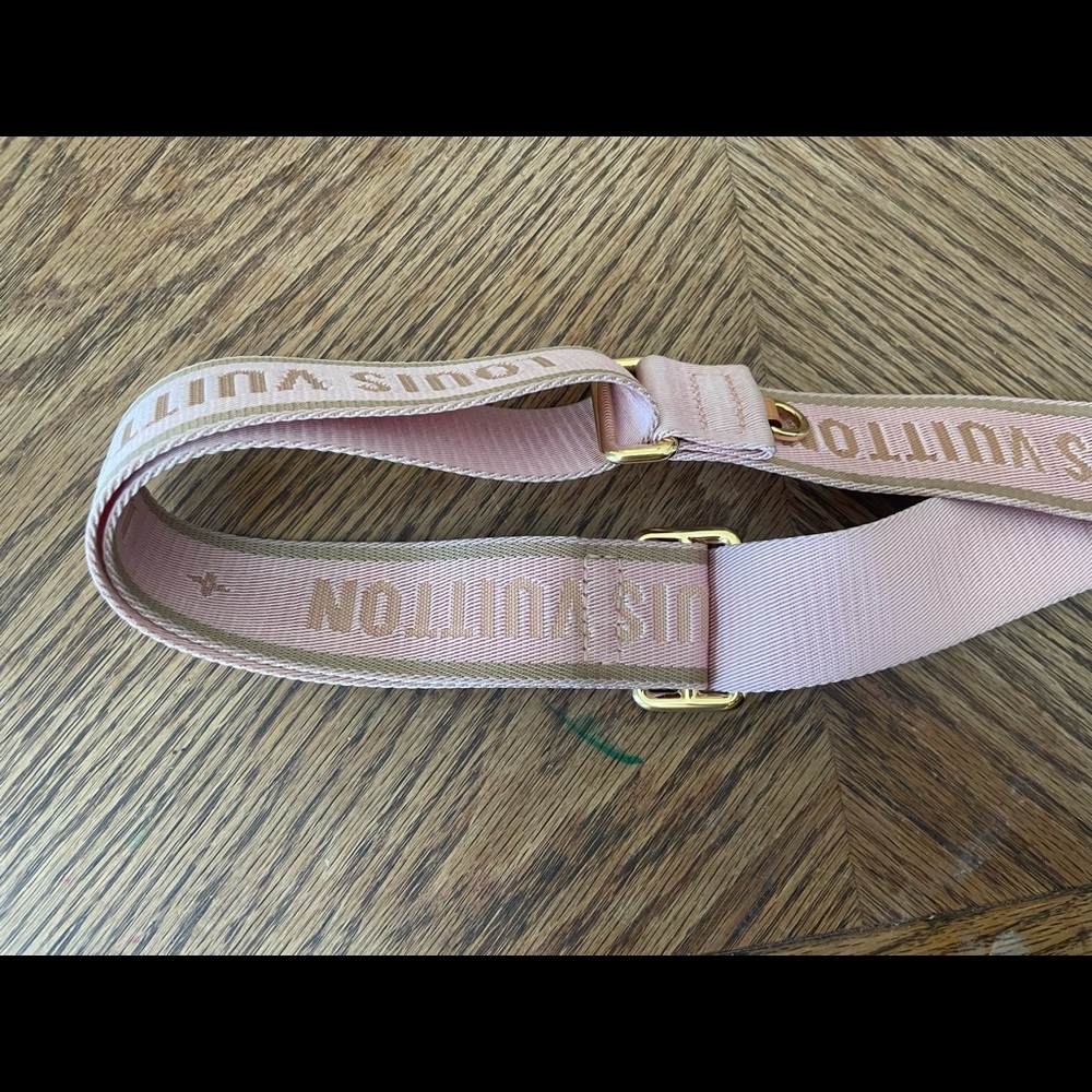 Louis Vuitton Pouchette pink strap